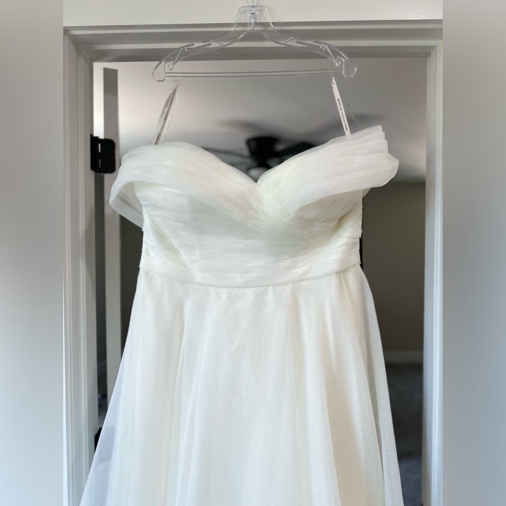Wedding Dress - Picture 3 of 4